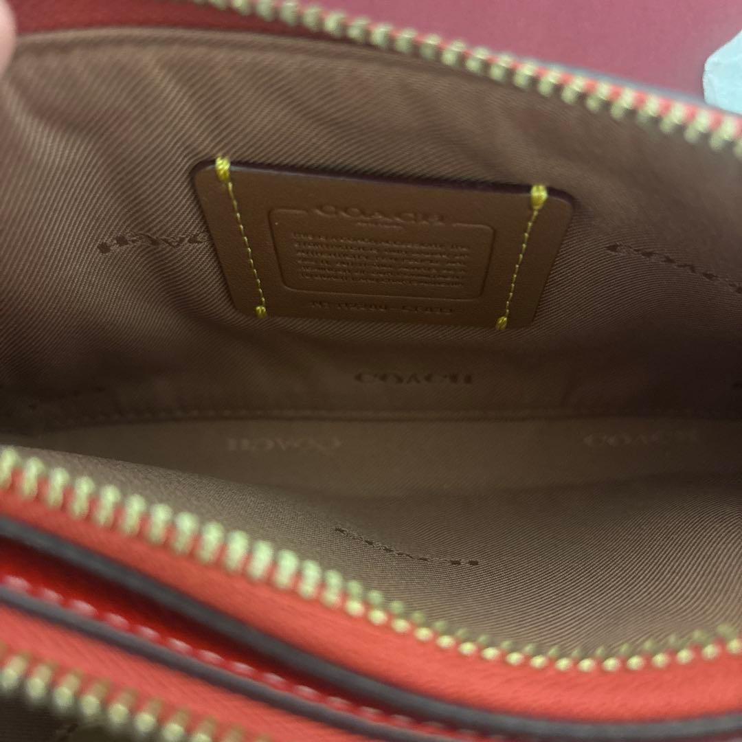 COACH レッド恐竜刺繍ポーチ