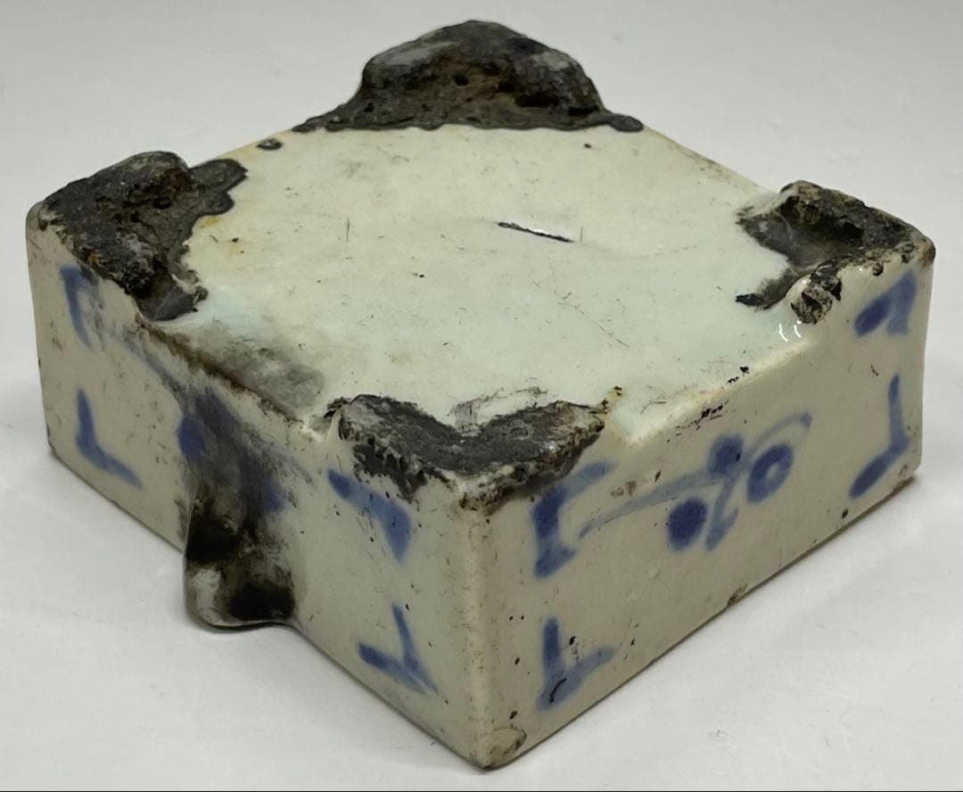 李朝　水滴　山水文角形　染付　書道具　p79