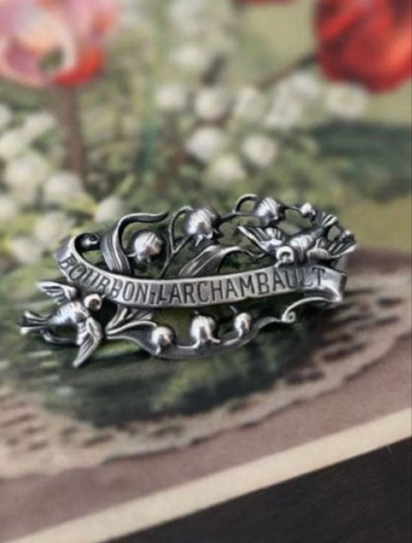 フランスアンティーク　鈴蘭とツバメのブローチ