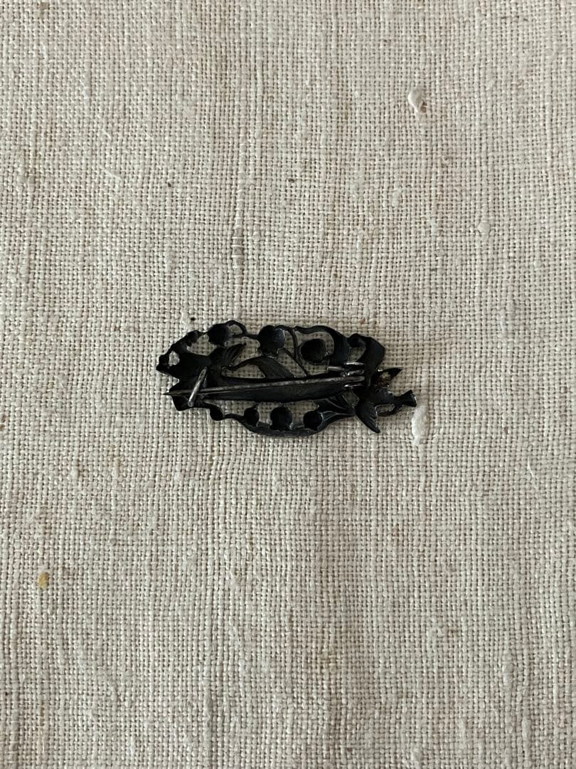 フランスアンティーク　鈴蘭とツバメのブローチ