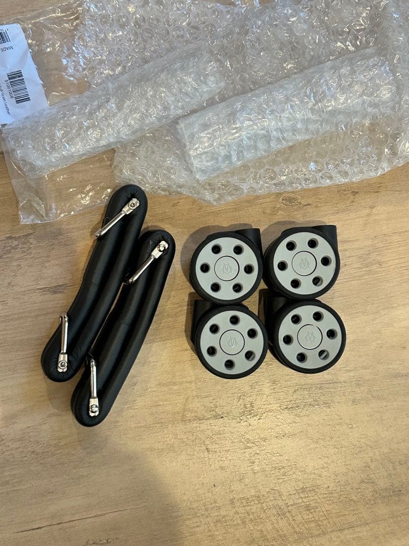 【正規品リモワRIMOWA 】　ハンドルグリップとキャスター4個セット