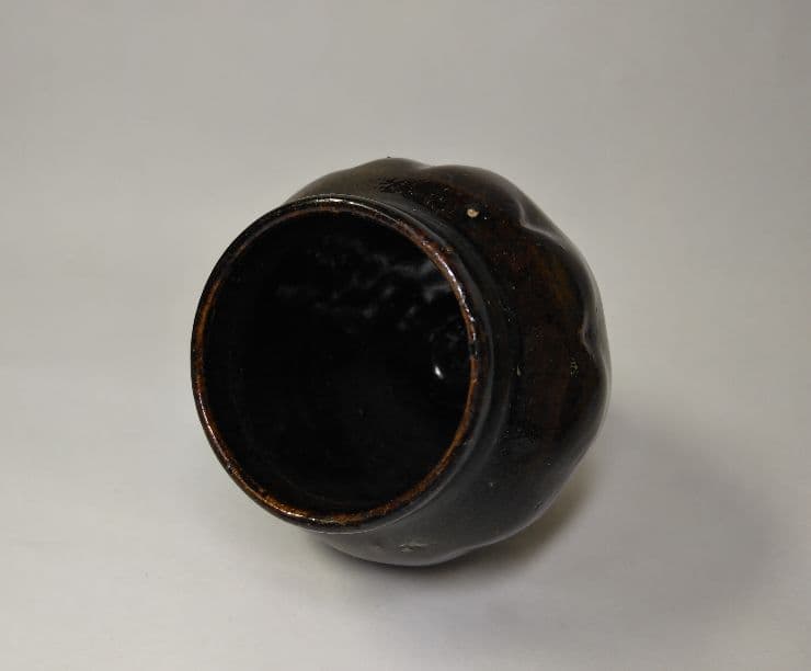 宋代褐色釉の小壺