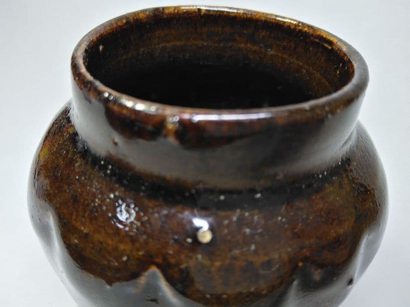 宋代褐色釉の小壺