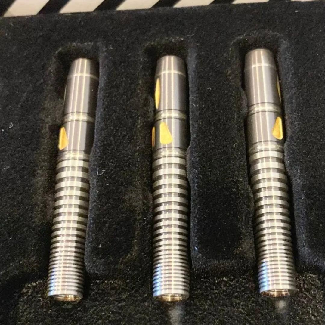 ウルトラマンコラボ　ダーツセット　ゼットンVER