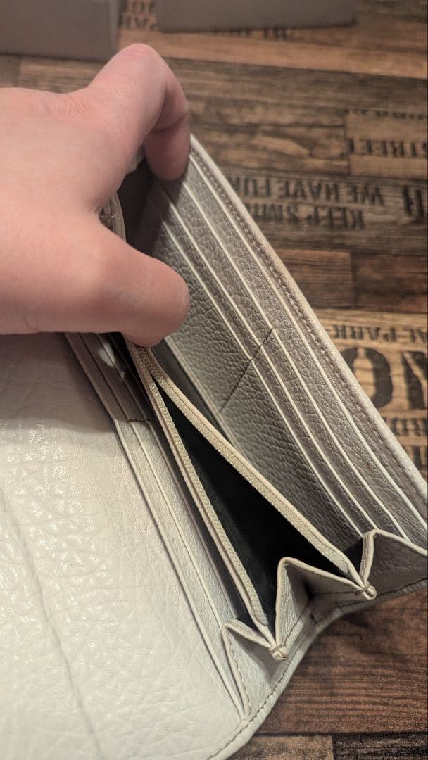 GUCCI GGキャンバス 二つ折り財布 ベージュ/ホワイト