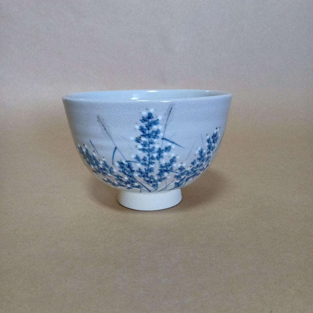 茶道具　尾戸秋草ノ絵茶碗