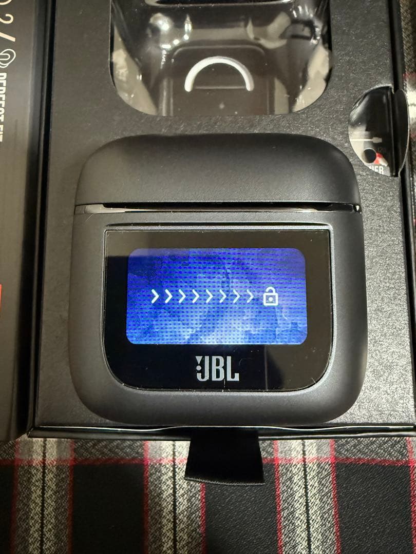 JBL Tour Pro 2 ワイヤレスイヤホン　美品　カバー　フィルム　セット