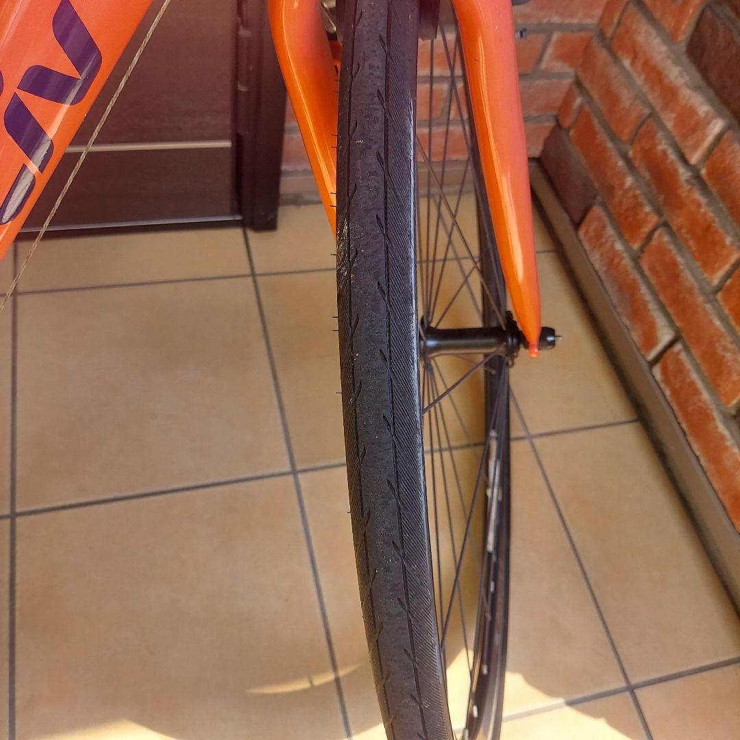 GIANT Liv　サーモンピンク色　クロスバイク 　700×30c