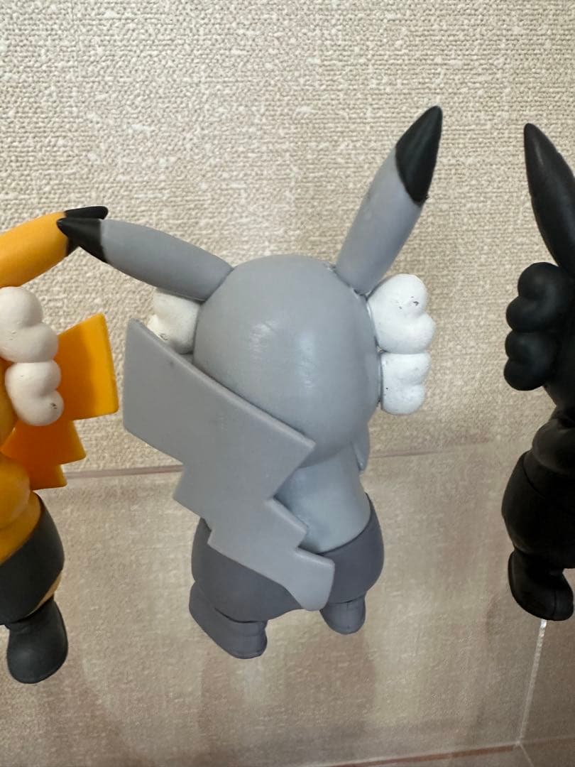 ピカチュウフィギュア　KAWS 3体セット