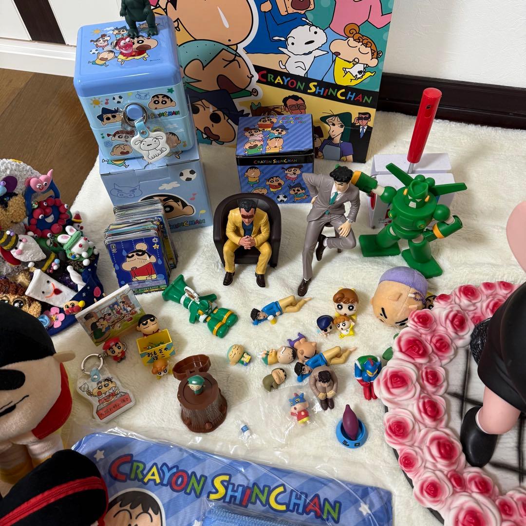クレヨンしんちゃん　グッズ　フィギュア　ぬいぐるみ　まとめ売り