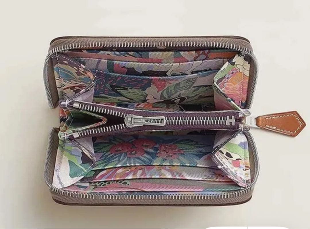 エルメス　シルクインコンパクト