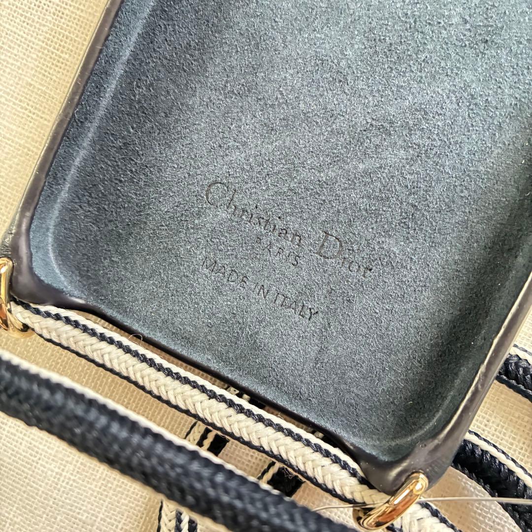 CHRISTIAN DIOR ストラップ付きiPhoneケース iPhone15