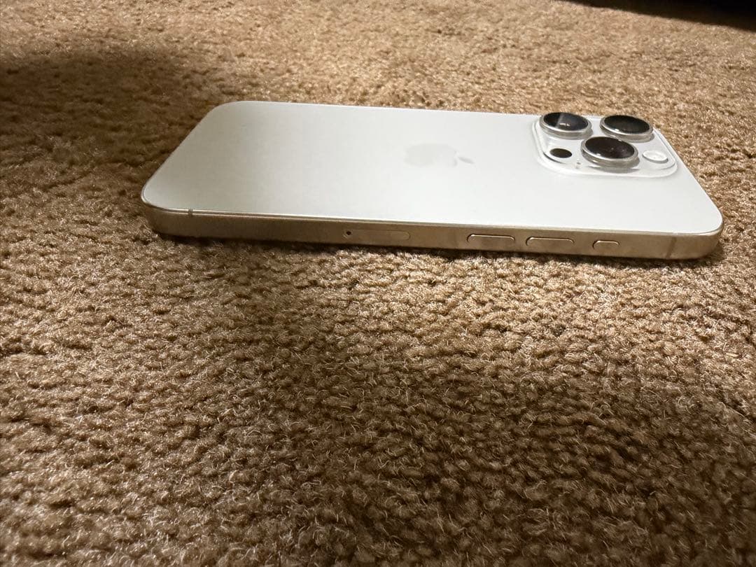 iPhone 15 Pro ナチュラルチタニウム256GB 本体