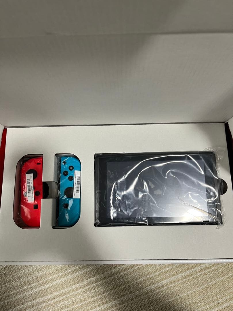 【美品】2020年製 Nintendo Switch 本体 &キャリーケース