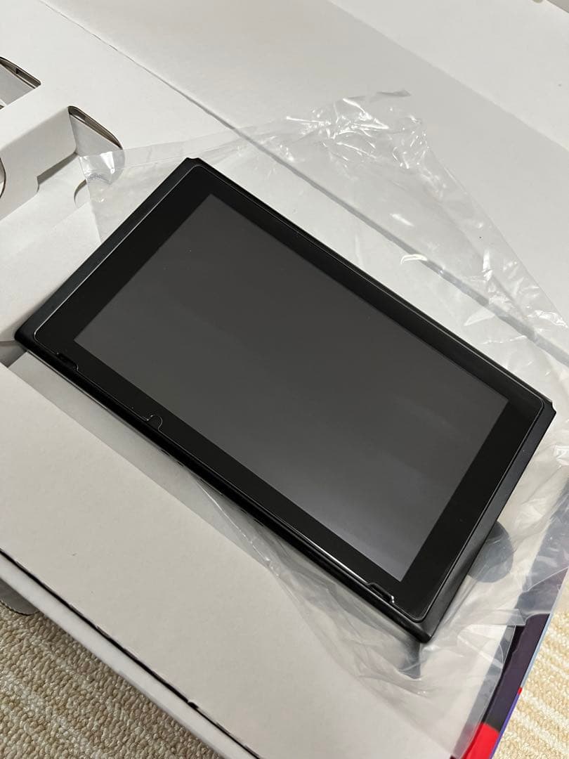 【美品】2020年製 Nintendo Switch 本体 &キャリーケース