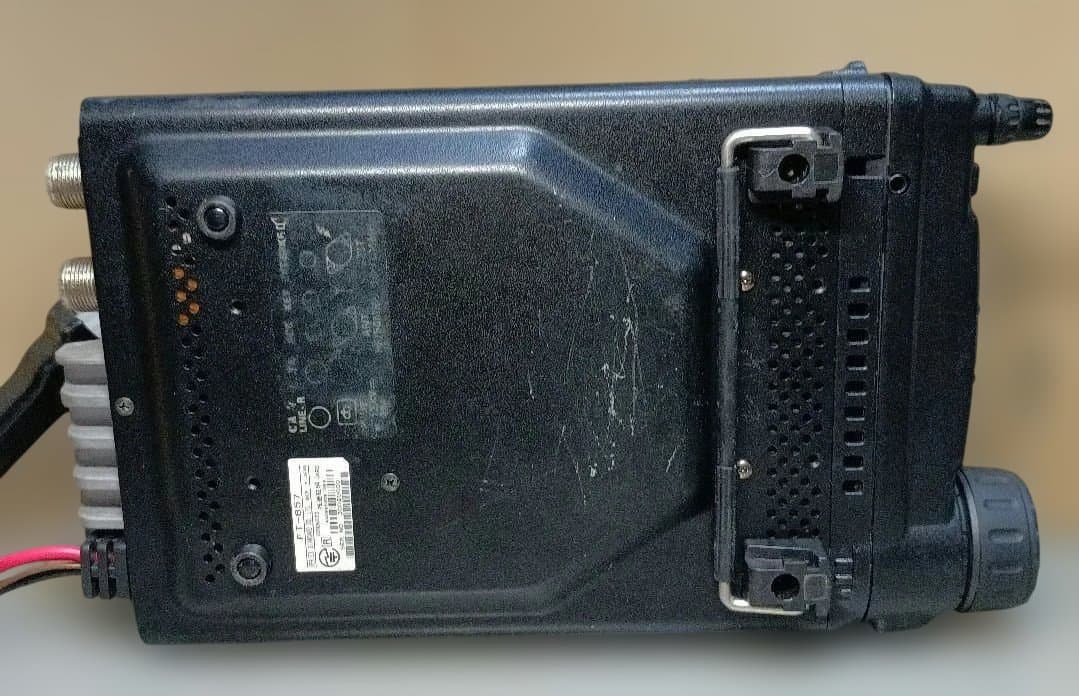 カ*ン様 YAESU FT-857 技適02KN333 100W FT8できまし