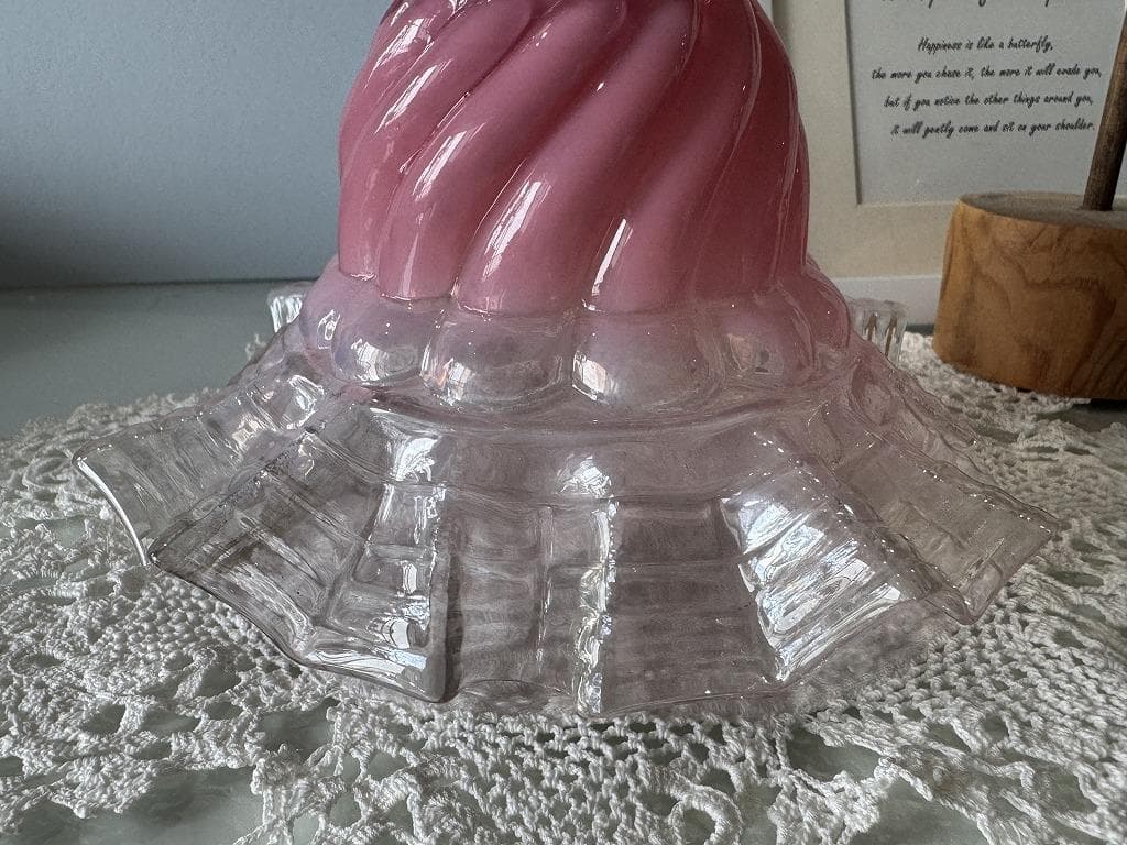 ⑦ 英国アンティーク　ピンクとオパールセンド　ランプシェード フリル