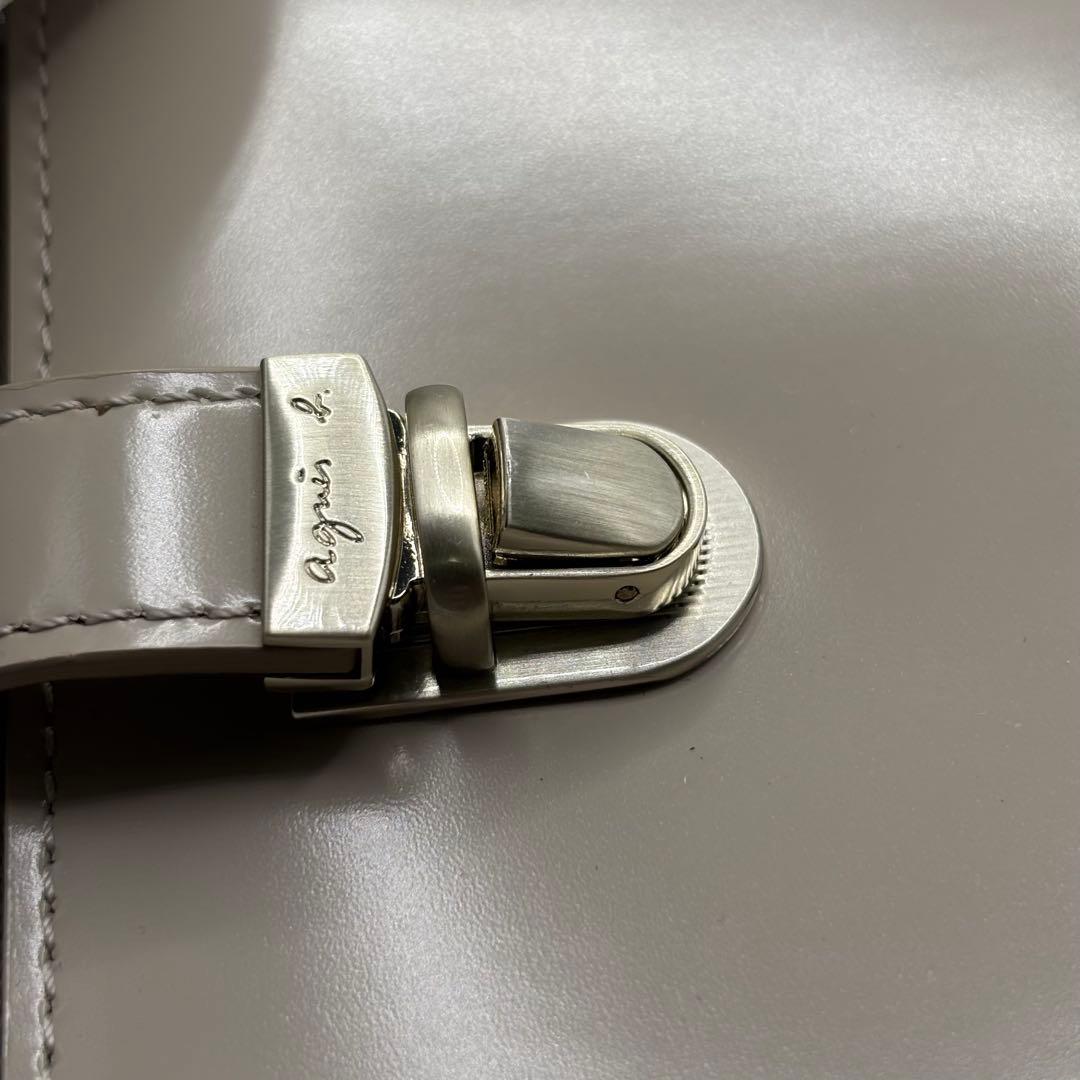 未使用品✨ 箱付 アニエスベー ガラスレザー メタルロックベルト 二つ折り財布