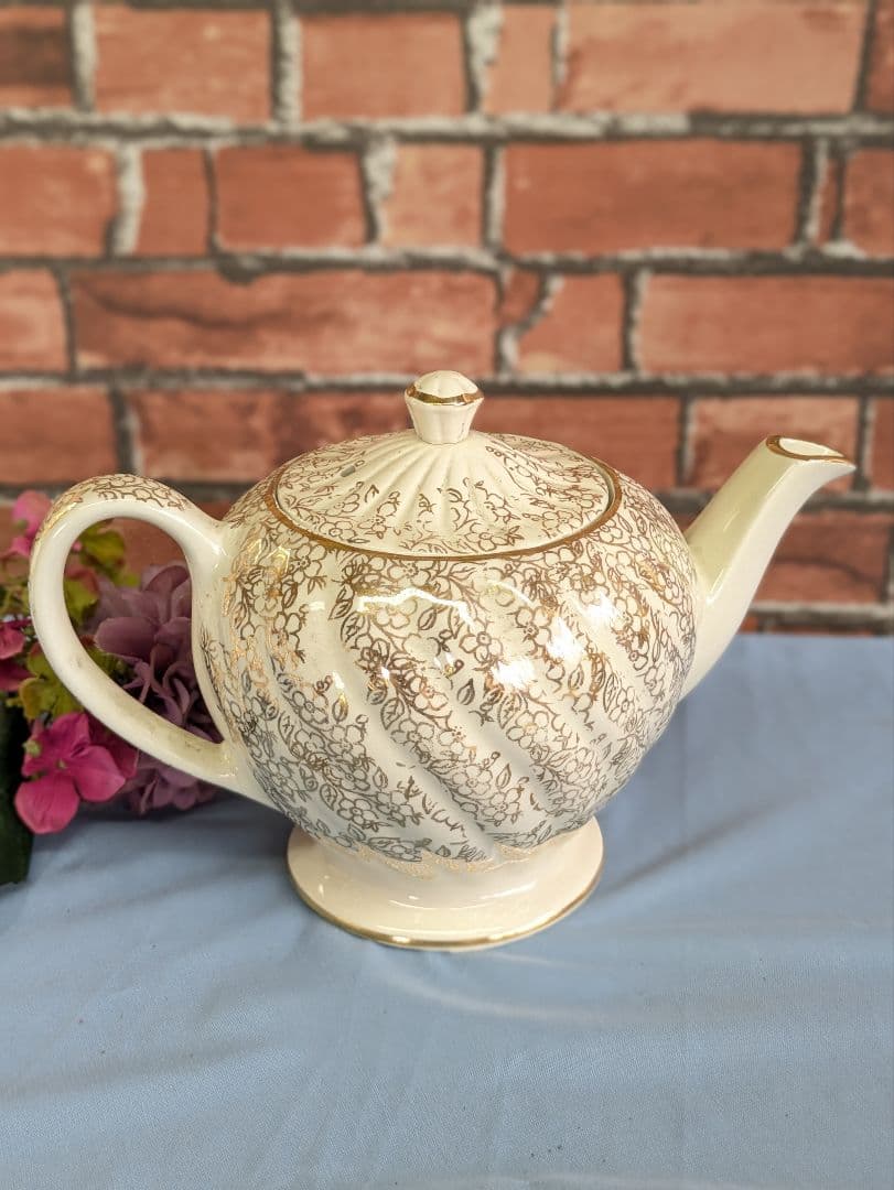 イギリス アンティーク クリノリンレディ ティーポット SALDER窯