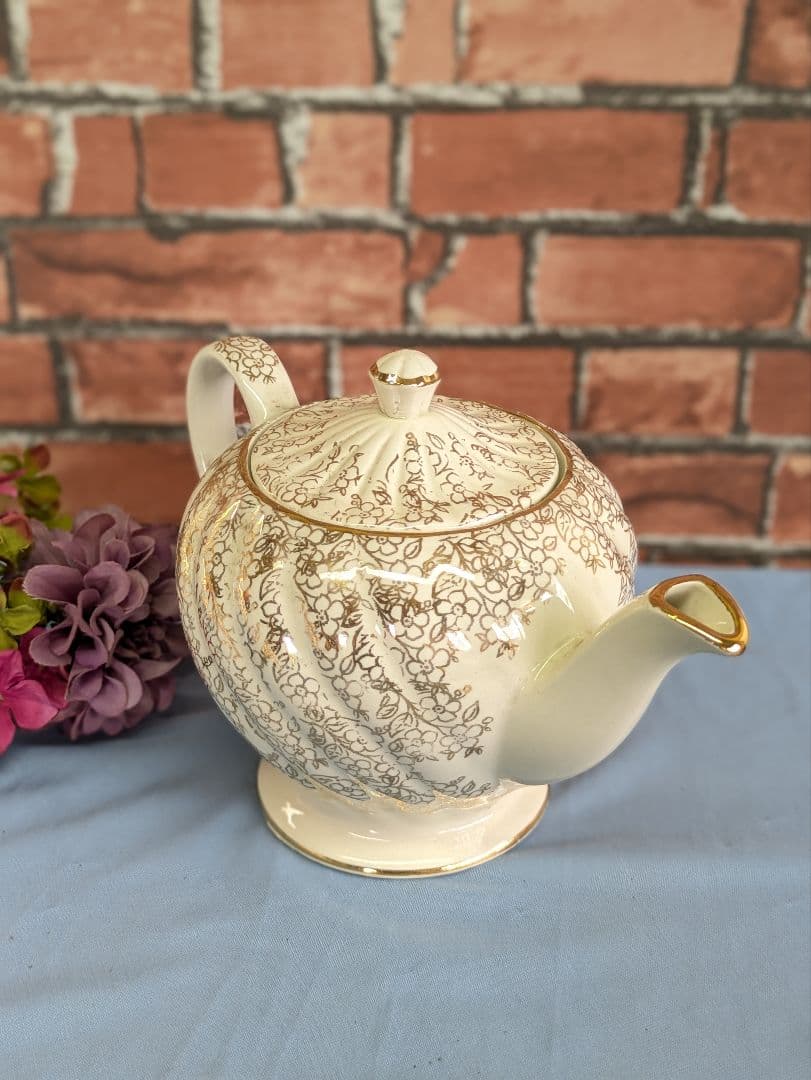 イギリス アンティーク クリノリンレディ ティーポット SALDER窯