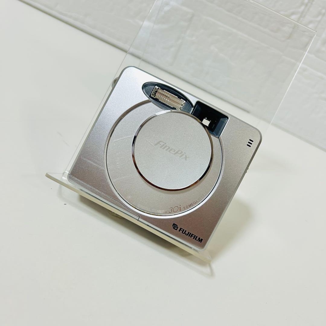 【動作品】 【外観美品】FUJIFILM FINEPIX 30i シルバー