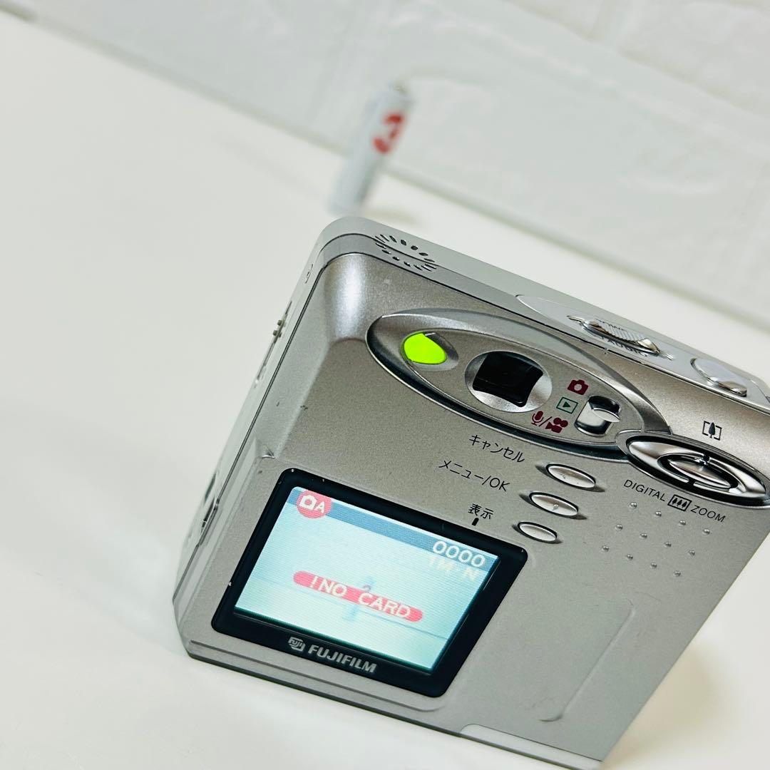 【動作品】 【外観美品】FUJIFILM FINEPIX 30i シルバー