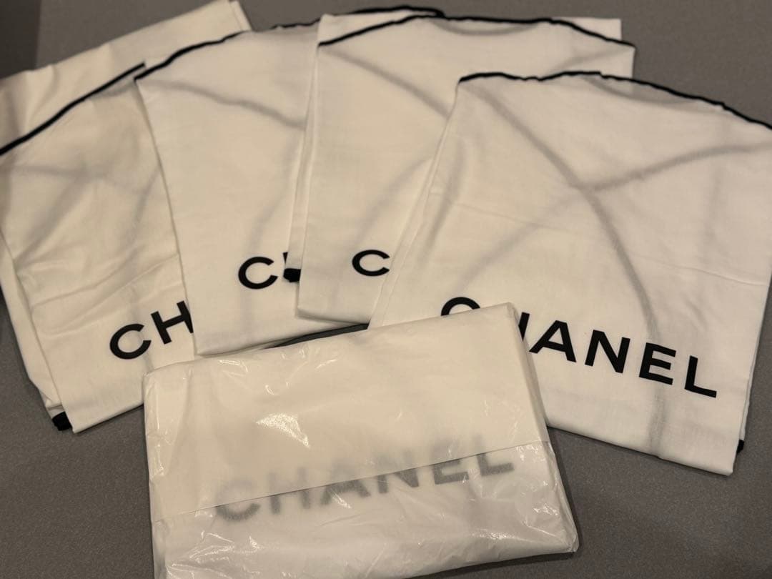 CHANEL/ホワイトバッグ17枚ガーメントバック7枚ハンガー2個