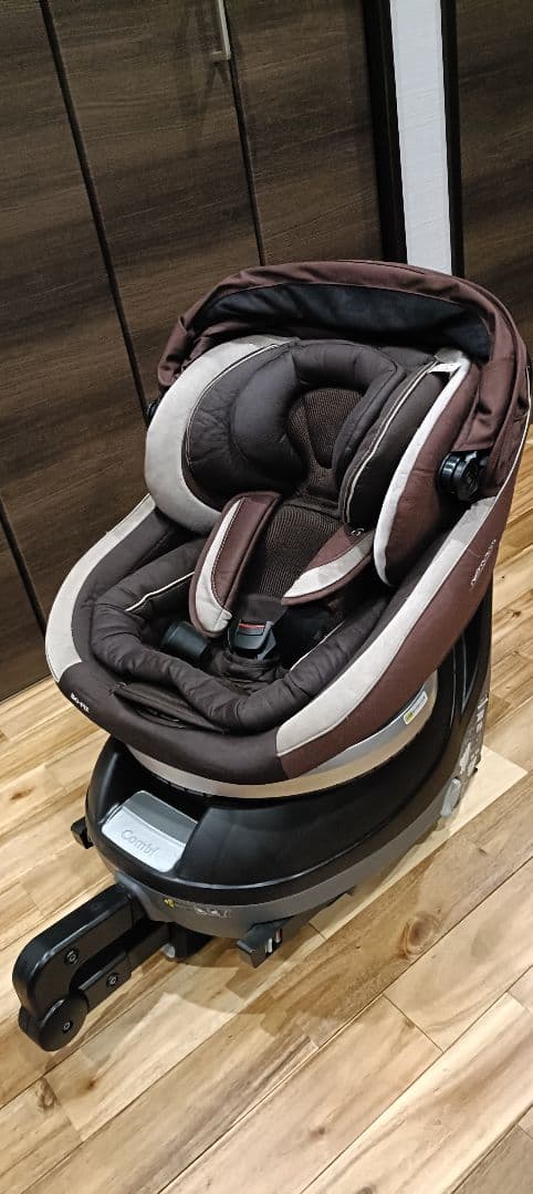 ダ*ル様 【整理の為最終値下げ】コンビ　ISOFIX回転式チャイルドシート　0歳