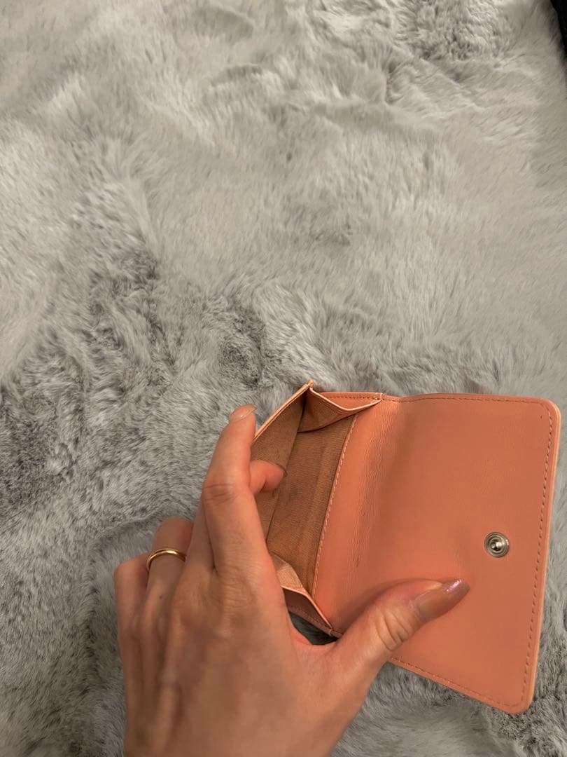 CHANEL 花柄エンボス 三つ折り財布