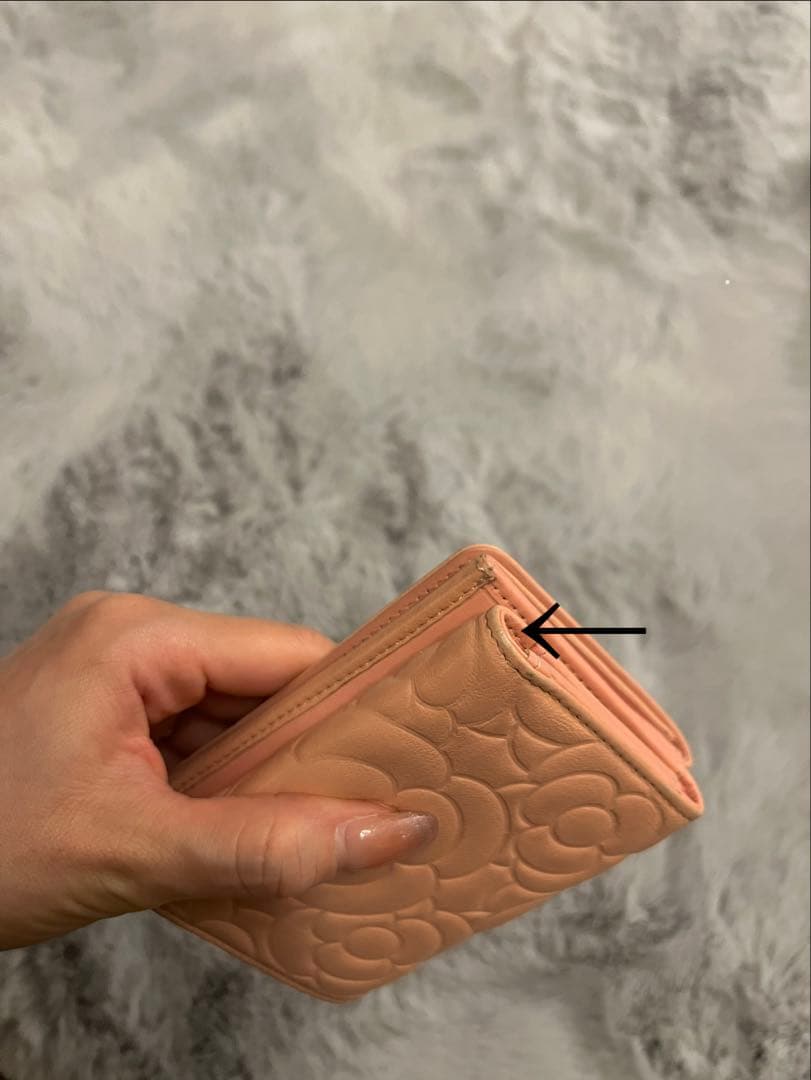 CHANEL 花柄エンボス 三つ折り財布