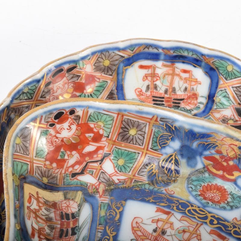 伊万里焼　古伊万里　錦手南蛮人黒船文　飾皿　漆塗箱付　M　R5053B