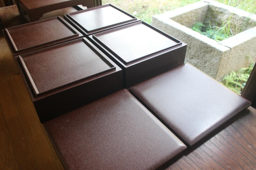 デッドストック！風情ある錆塗地に極上春秋蒔絵の映える輪島塗台付五段重（検重箱お重