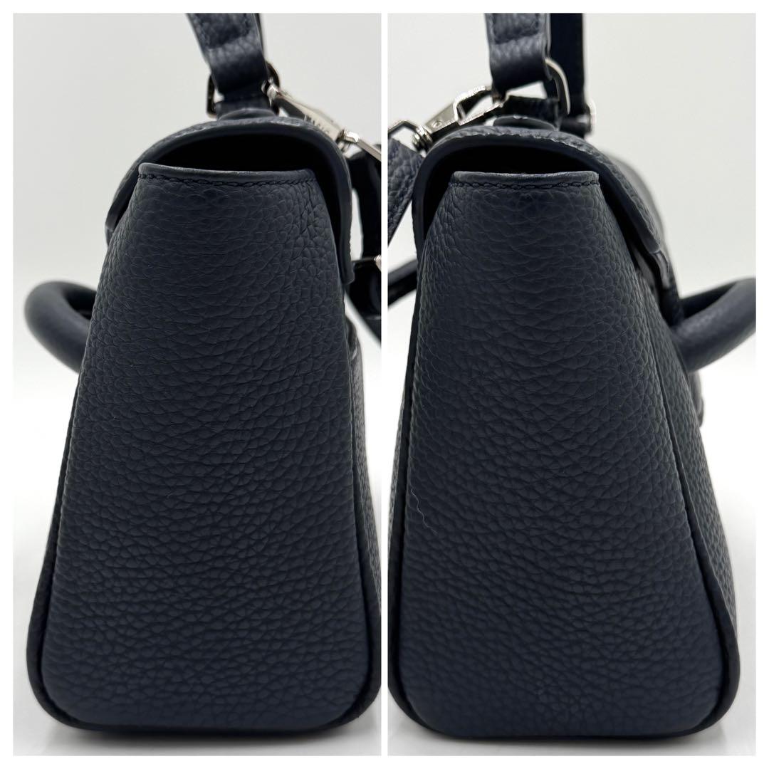 【美品】ヴァジック ハンドバッグ エバーミニミニ ワンハンドル レザー ネイビー