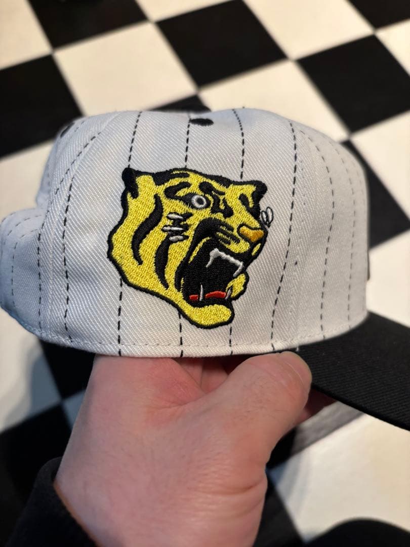 palace 大阪店限定！阪神タイガースコラボキャップ❗️