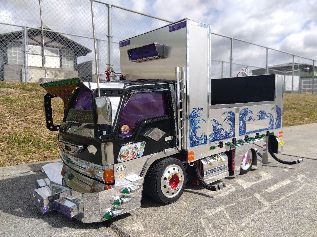 （本日取り下げます）ムネトラ模型　カクキャンター　２トン平ボディー