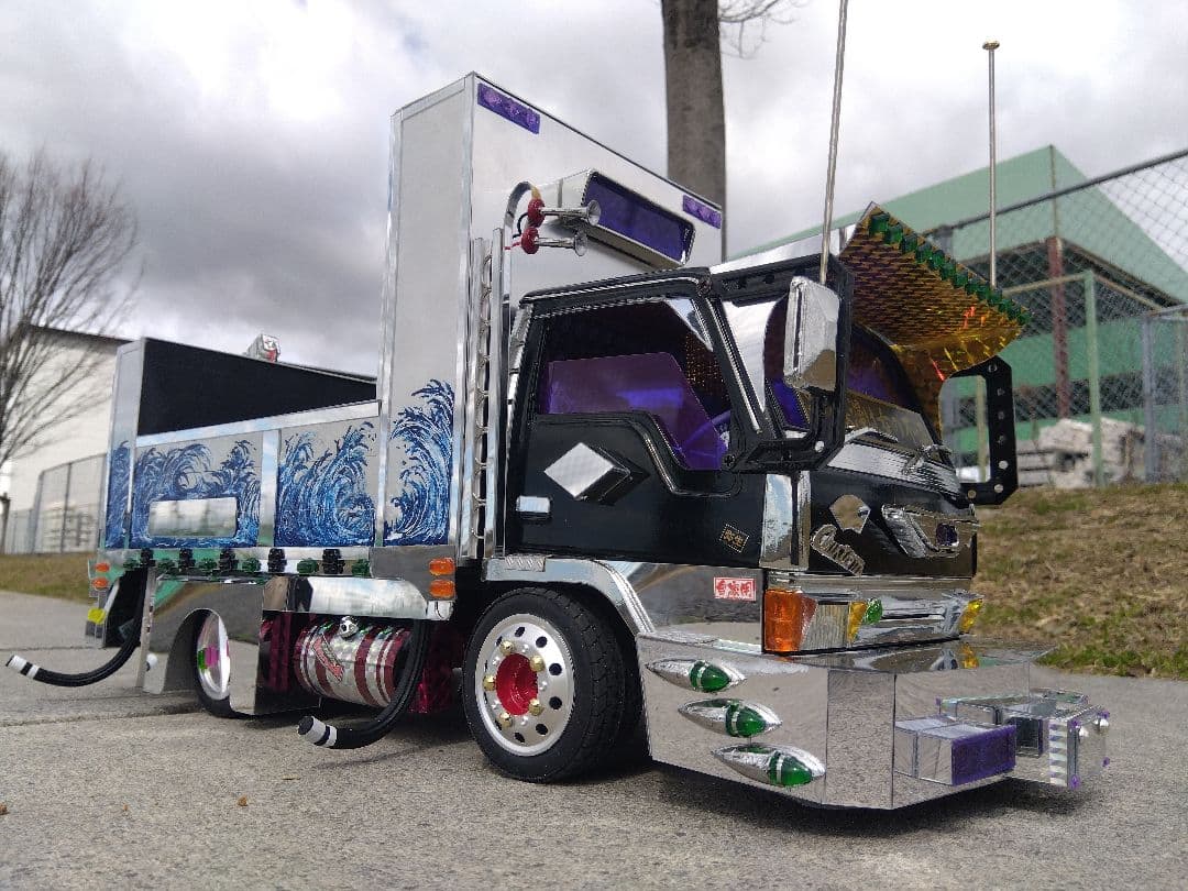 （本日取り下げます）ムネトラ模型　カクキャンター　２トン平ボディー