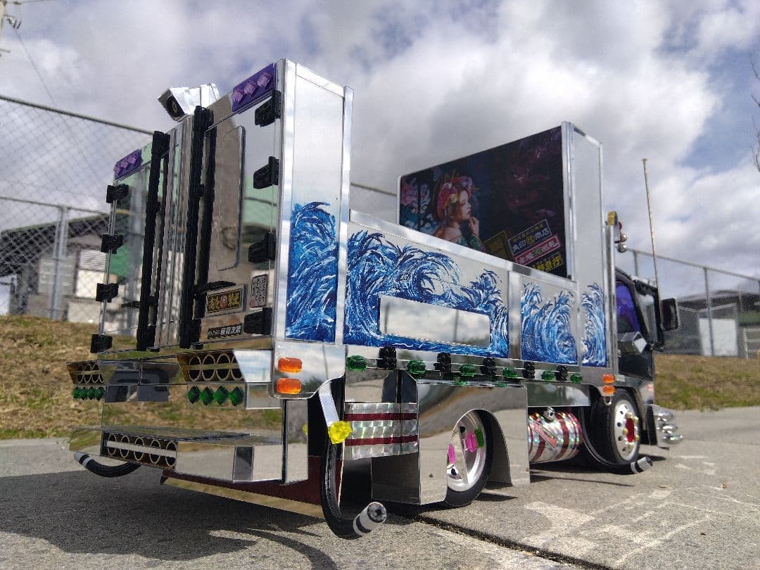 （本日取り下げます）ムネトラ模型　カクキャンター　２トン平ボディー