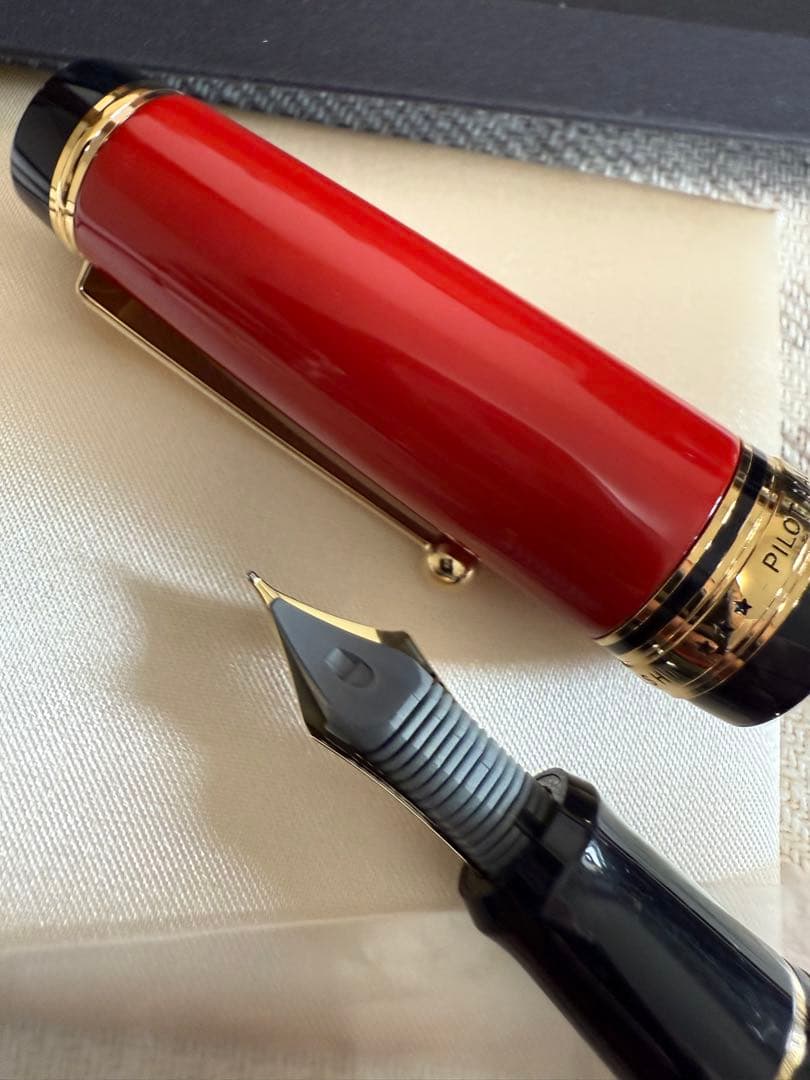 パイロット万年筆、漆、カスタム朱、30サイズペン先 万年筆 ペン先はM