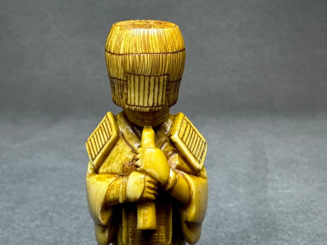 古根付　笛を吹く僧侶　置物　細密細工　骨董　アンティーク　彫刻 工芸品　在銘