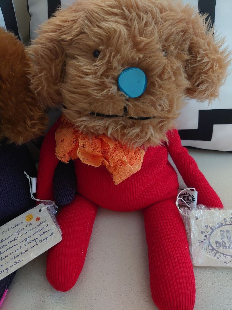 ボビー・ダズラー カラフルな犬のぬいぐるみ2体セット