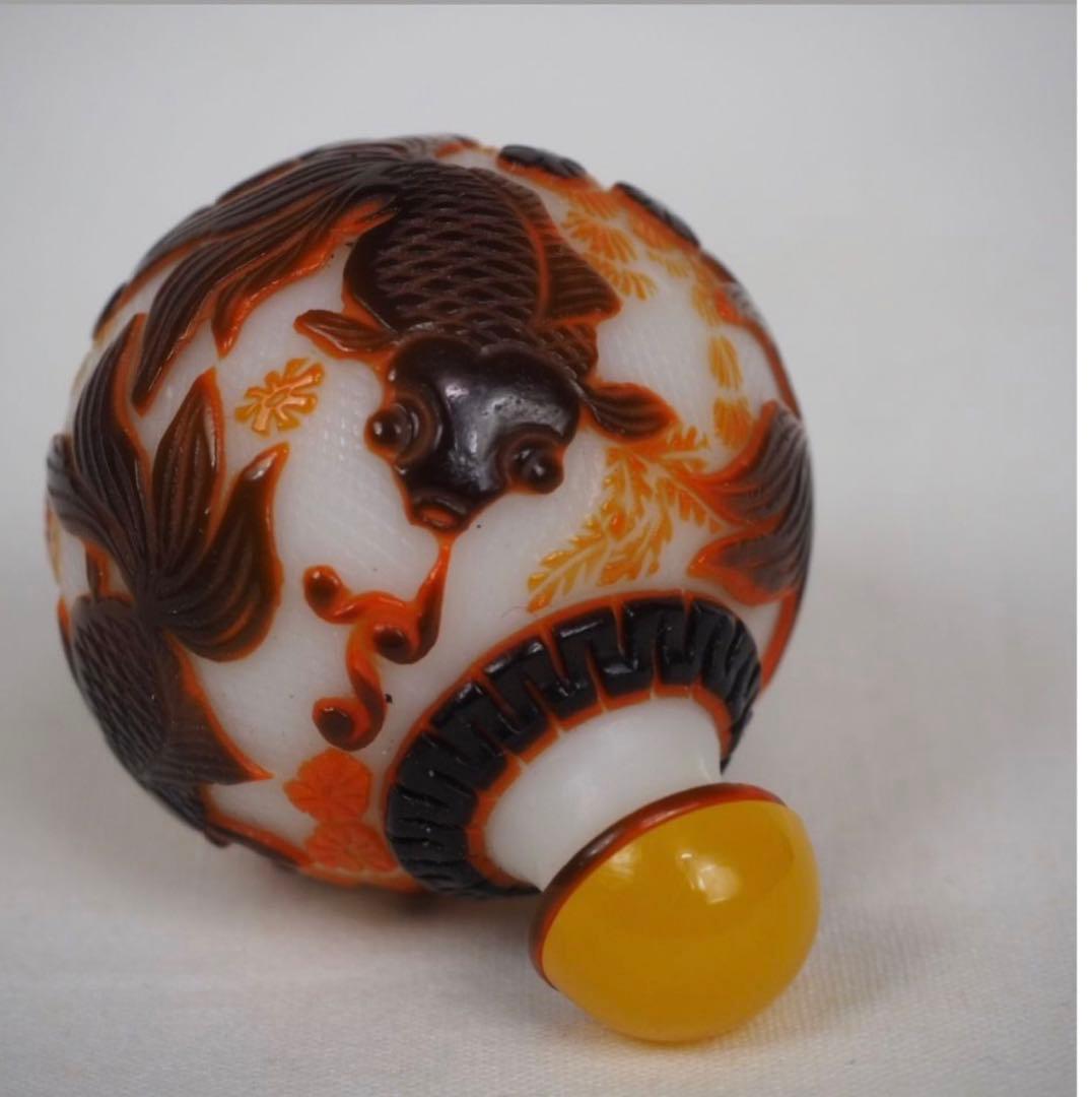 送料無料　色被せガラス　細密彫刻ガラス小瓶　中国古玩骨董　高さ5.8ｃｍ