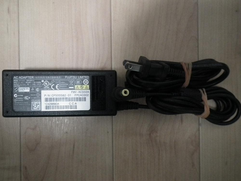 富士通 ノートパソコン LIFEBOOK SH54/E/中古特価良品