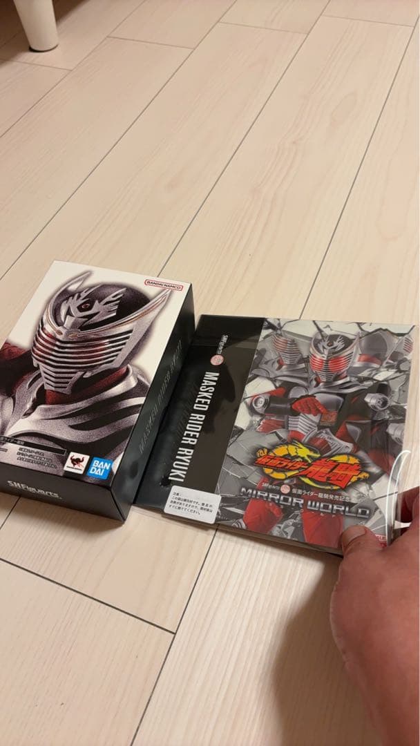 S.H.Figuarts（真骨彫製法）仮面ライダー龍騎（オリジナルスリーブ付き）