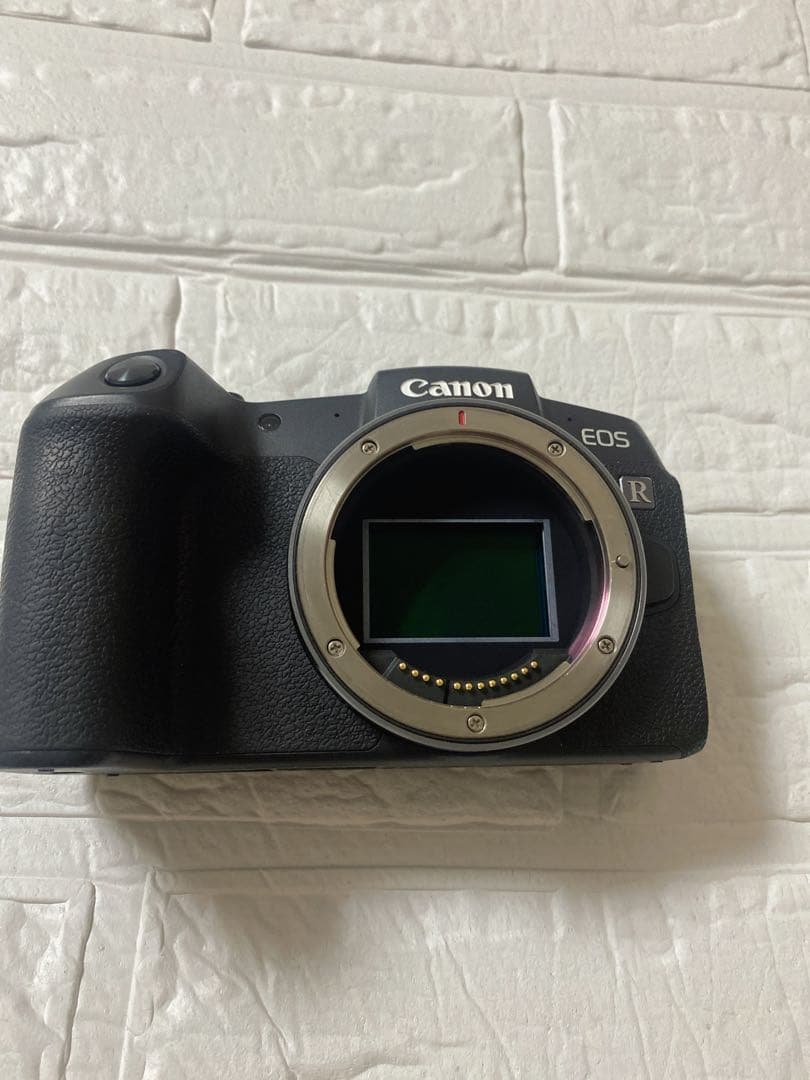 Canon EOS RP ボディ　ミラーレス一眼 バッテリー４個