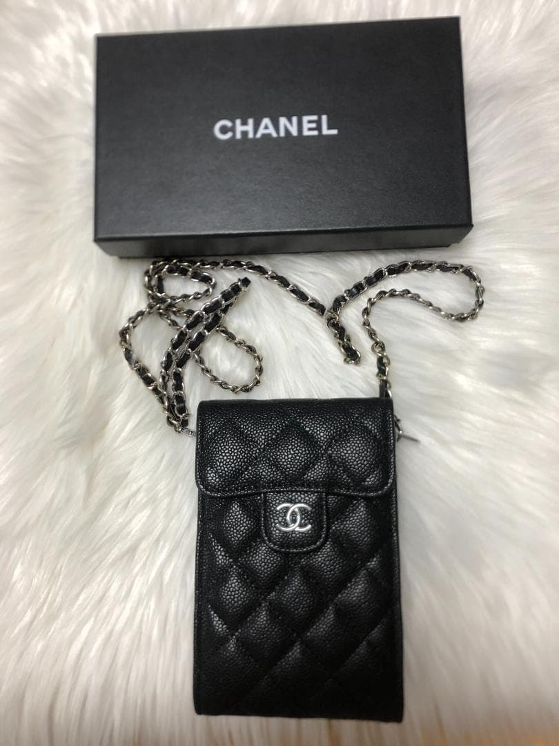 ブラック　キルティングスマホショルダーバッグ　おしゃれ　バッグ　女性