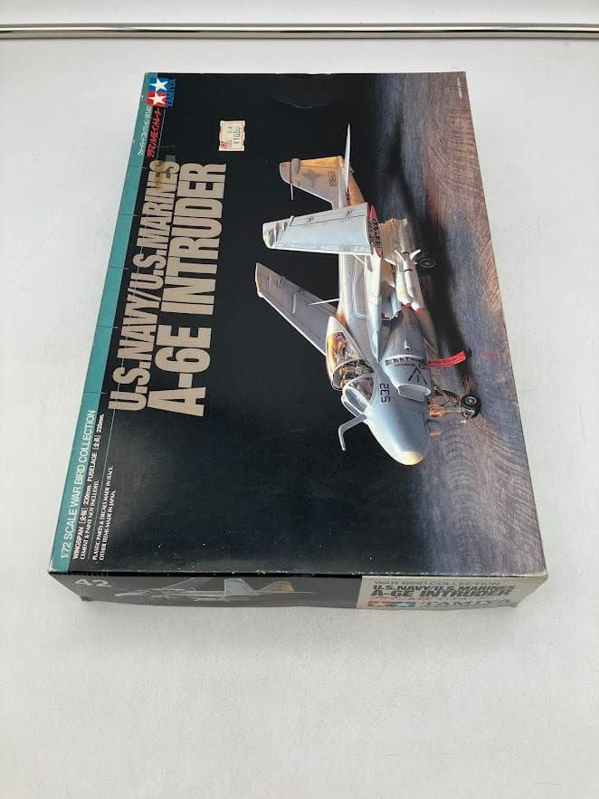 グラマン A-6E Intruder プラモデル