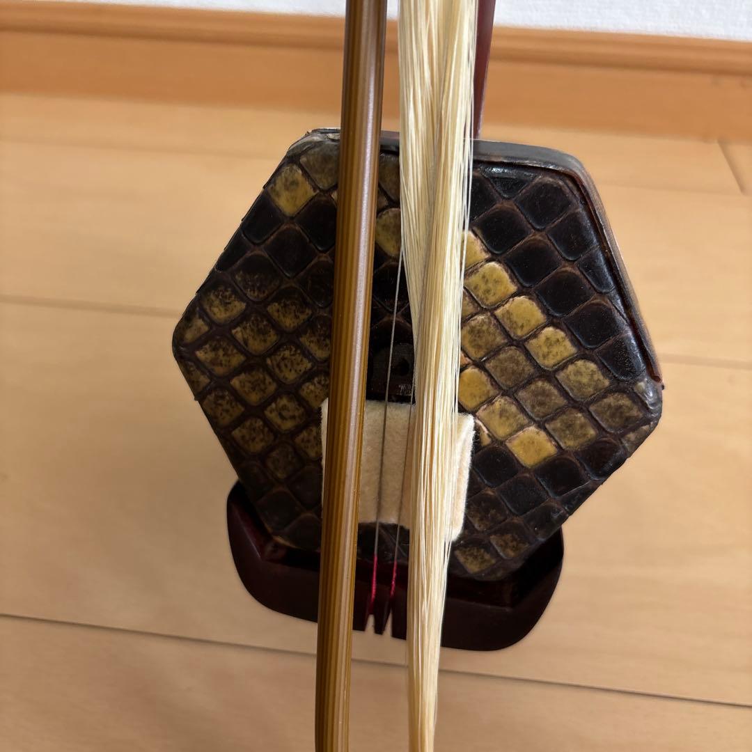 二胡紫檀　極上の高音！音色　ケース ナイロン製 パッド入り金色アジャスター付き