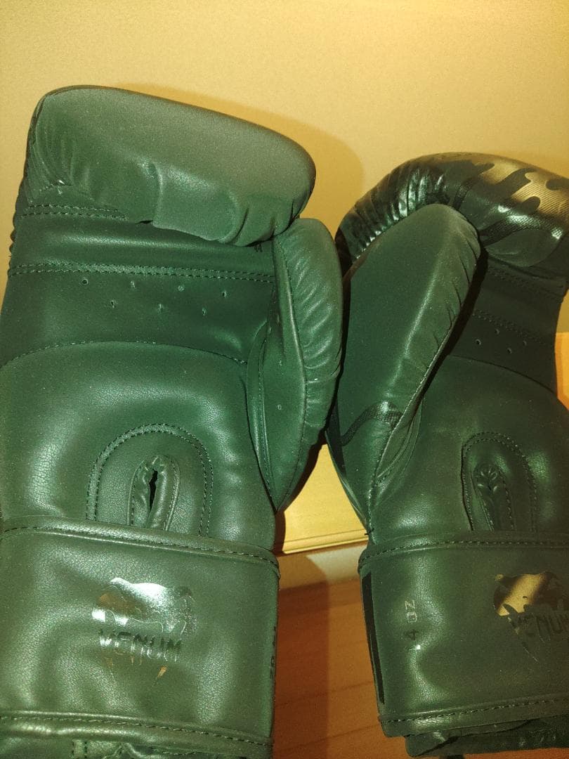 【14oz】 VENUM ボクシンググローブ 【黒】