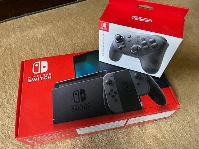 Nintendo Switch 本体とプロコンとＳＤカード付属