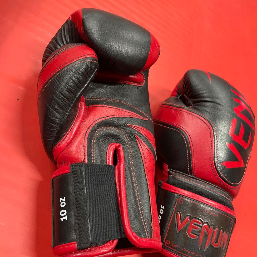 Venum ボクシンググローブ 10oz 黒/赤